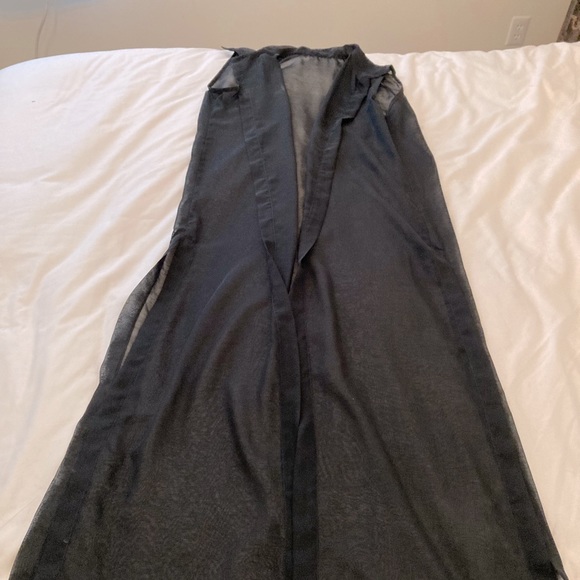 Sheer, sleeveless wrap - Picture 1 of 4
